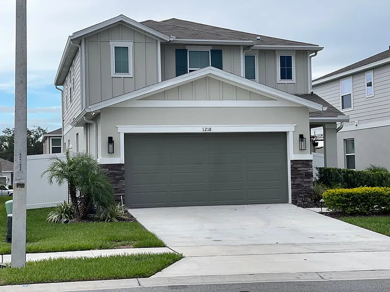 1218 Forest Gate Cir — Photo 2