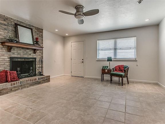 3rd image of 1500 Woodland Way
