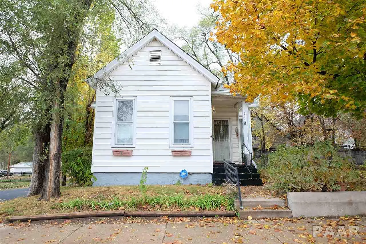 1119 W Johnson St photo 1