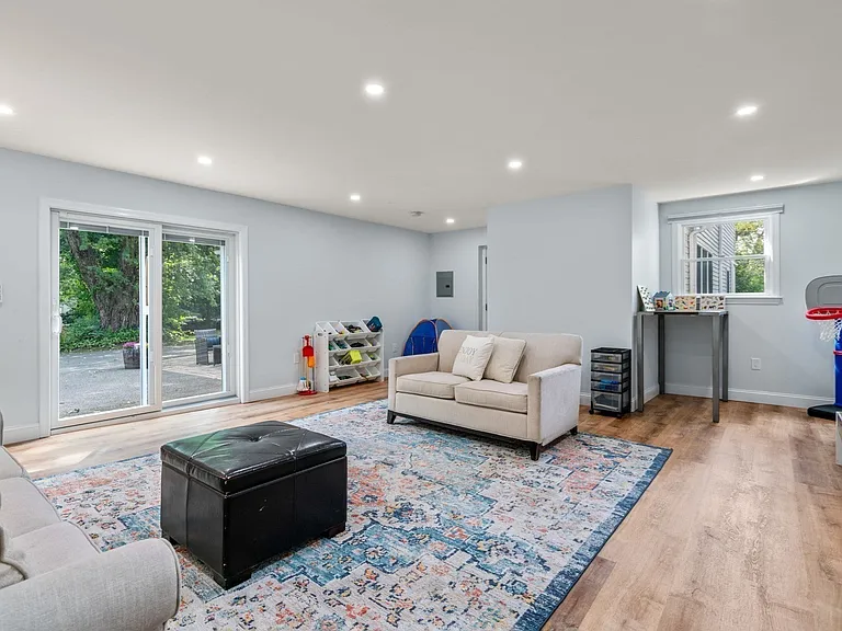 53 W Plain St #B — Photo 6