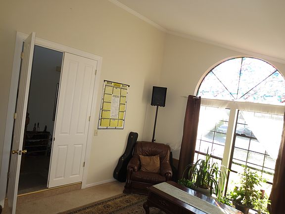 3rd image of 6218 36th St SE