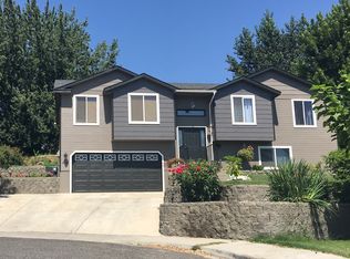 890 S 1st St, Sunnyside, WA 98944