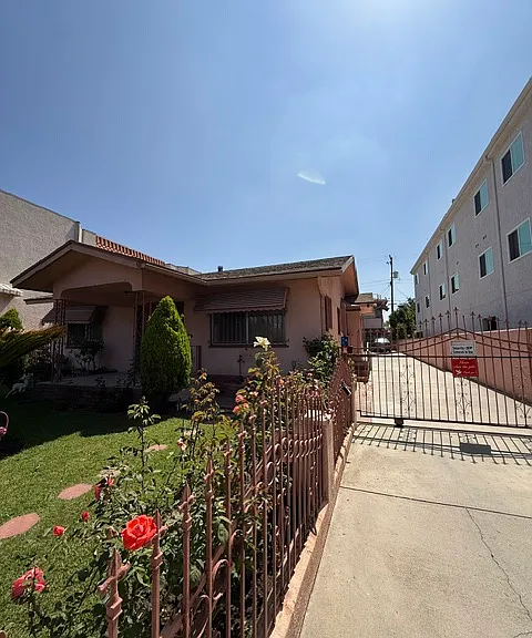 410 Fischer St — Photo 1
