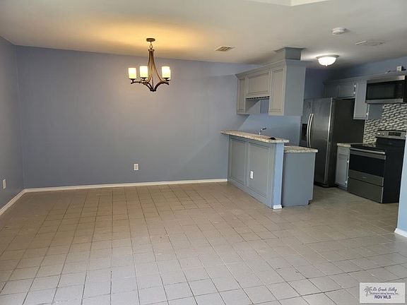 5th image of 187 Willacy Ave #A
