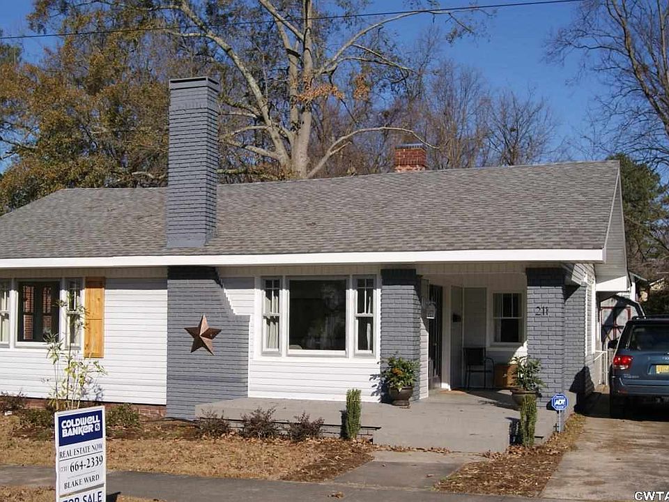 1st image of 211 W Grand Ave