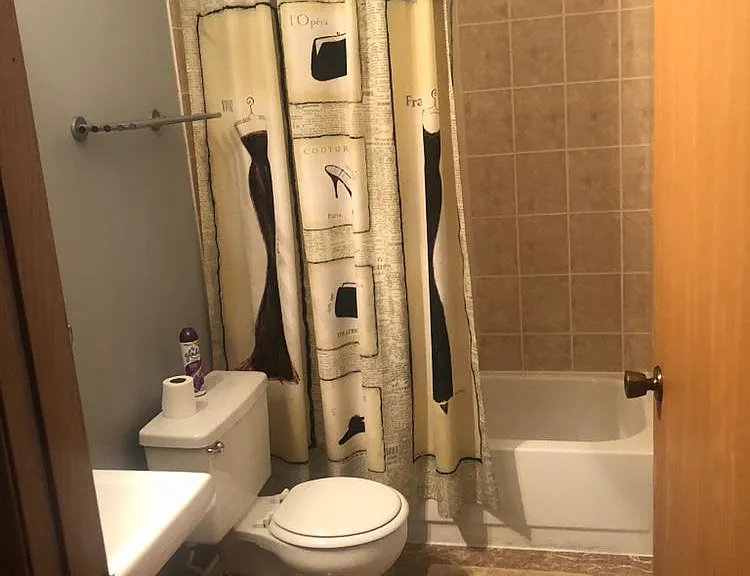 2nd Full Bathroom/Shower/Tub