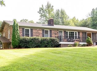 838 Hiatt Rd, Mount Airy, NC 27030