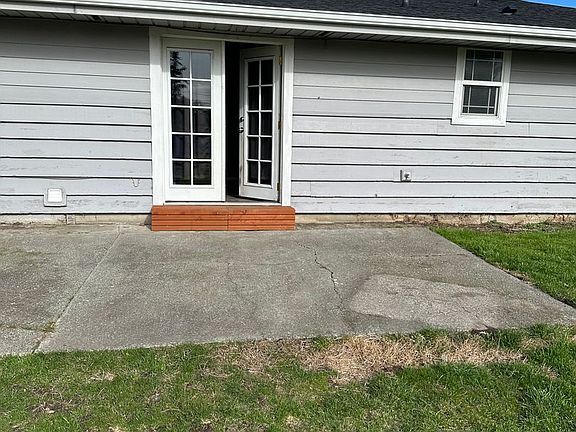 4th image of 647 SE 4th Ave