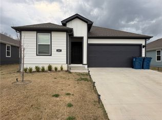 207 NW Pinwheel St, Gentry, AR 72734