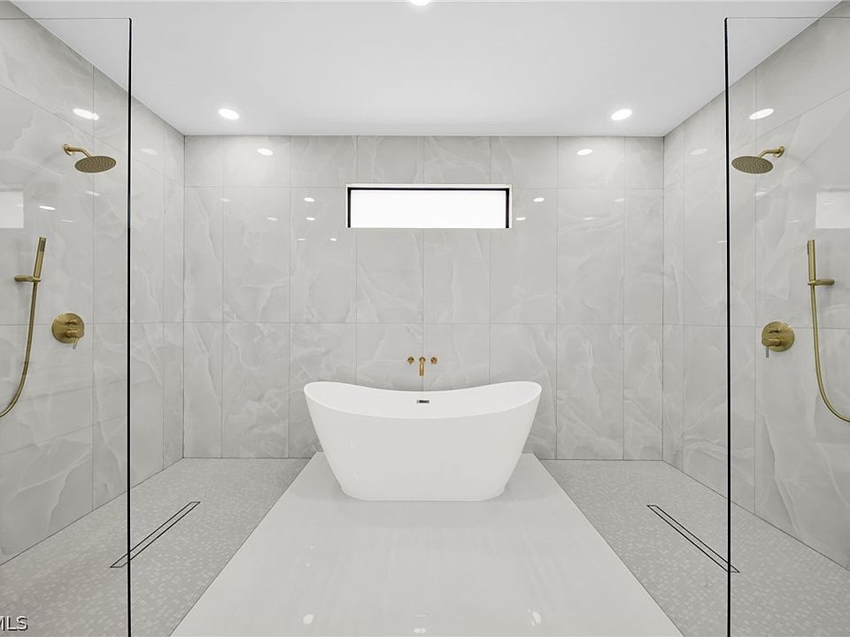 1st image of 538 Raintree St E