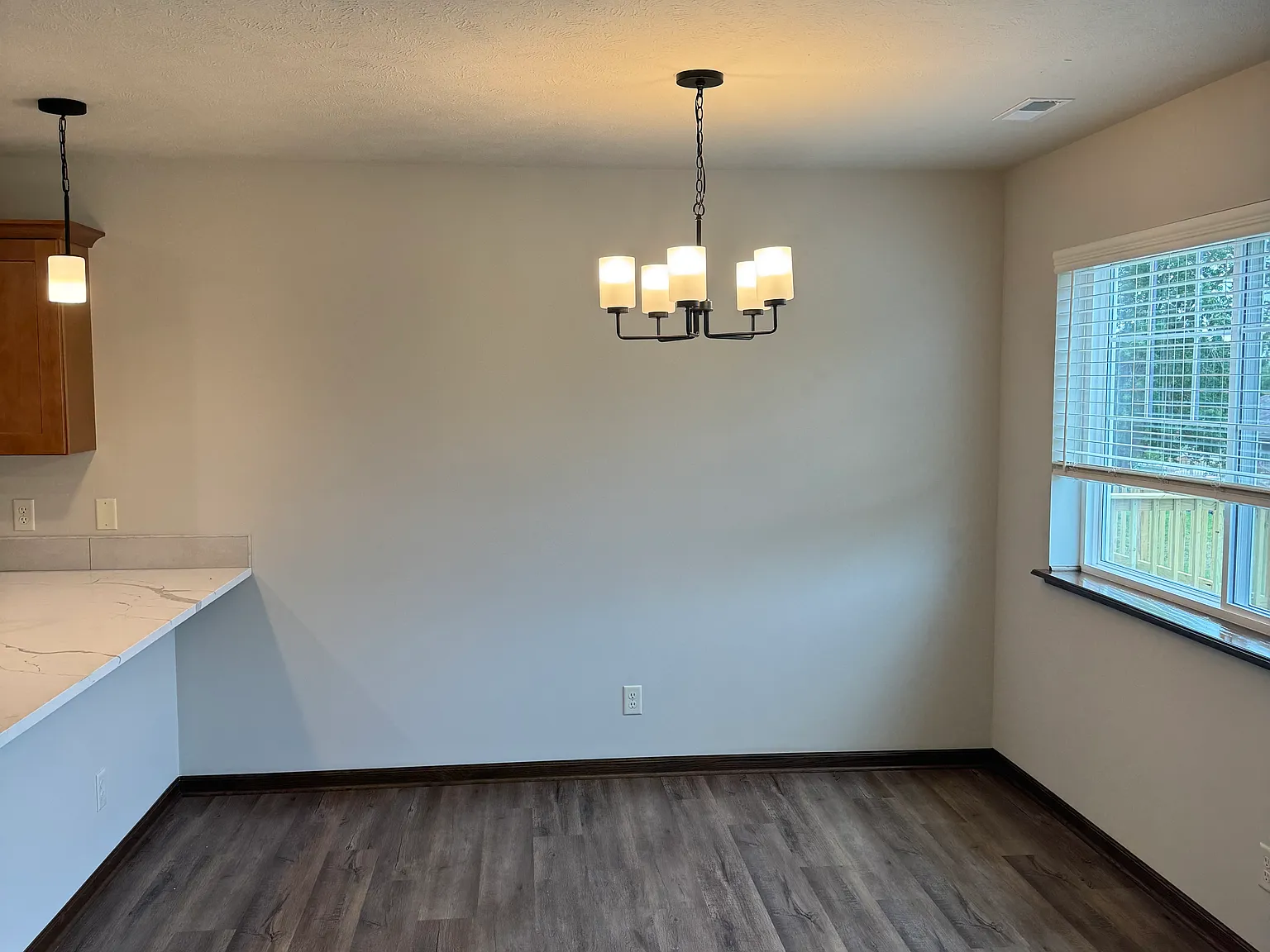 3 bed, 2.5 bath, 1739 sqft, $2,400 — Photo 4