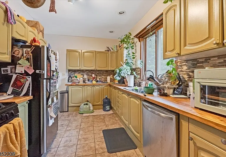 20 Howe Ave #2 — Photo 11