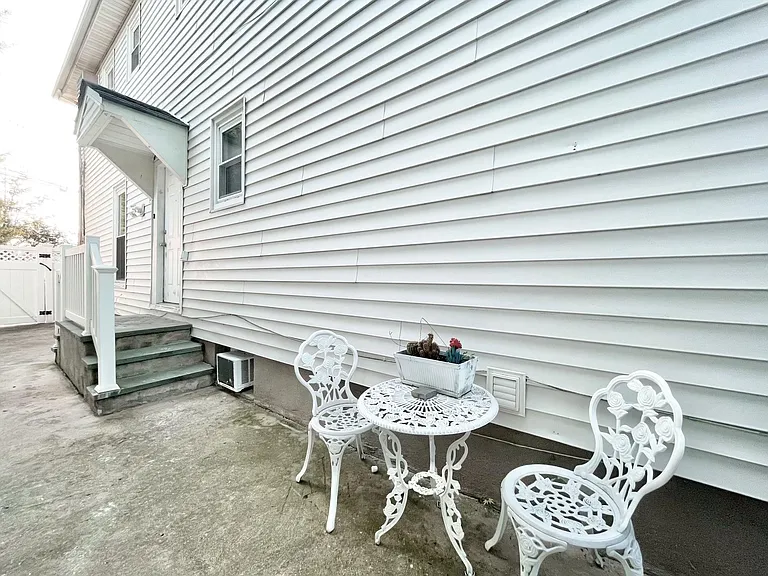 4 Ashwood Rd #A — Photo 9