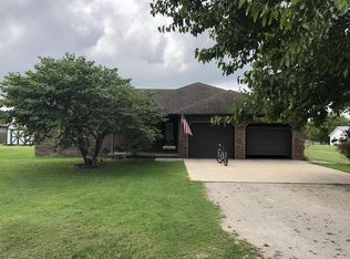 202 E 3rd St, Marshfield, MO 65706