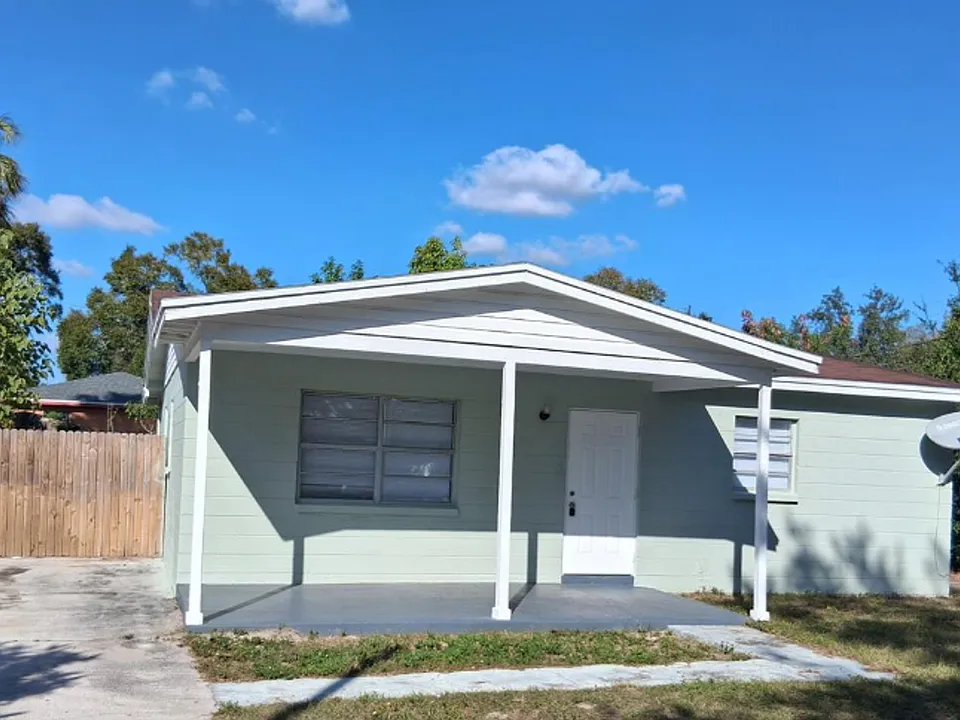 2406 E Cayuga St
