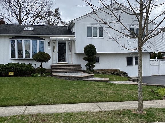 3rd image of 11 Clover Hill Dr
