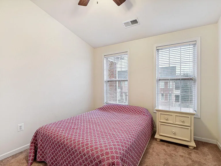 43248 Mitcham Sq — Photo 11