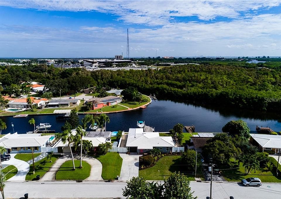 1st image of 9449 Sun Isle Dr NE