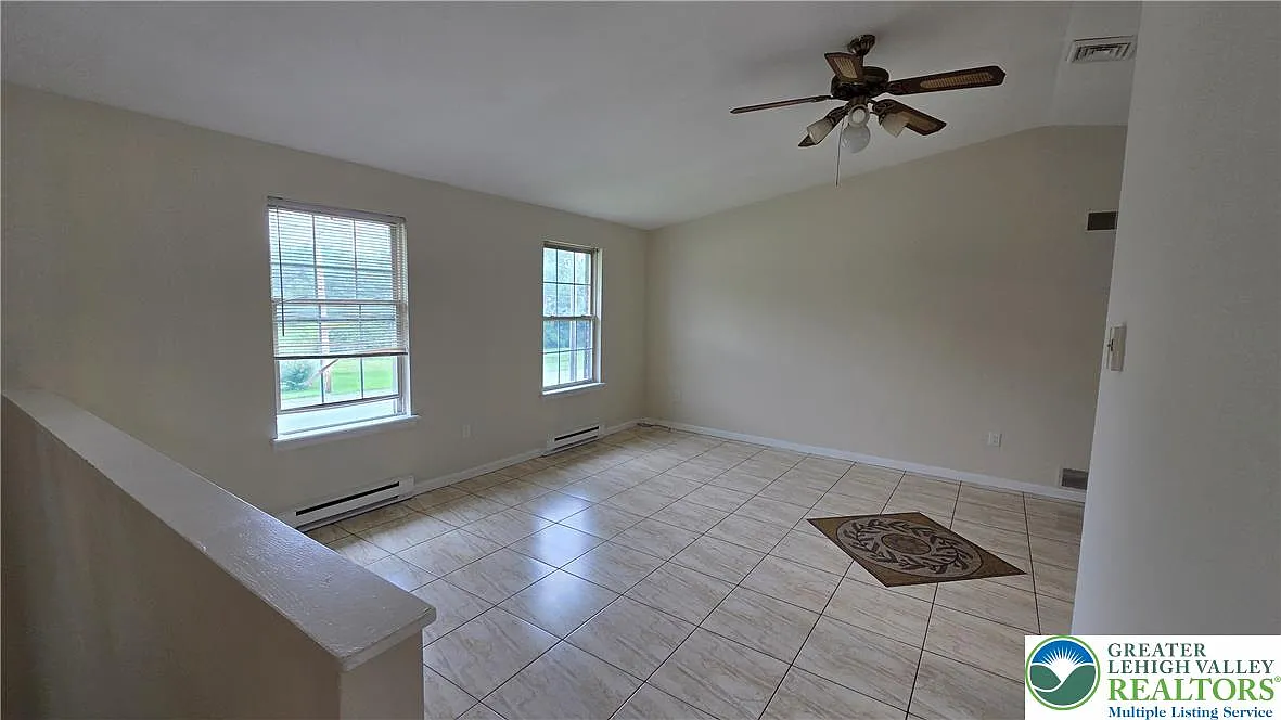 3 bed, 2.5 bath, 1898 sqft, $2,700 — Photo 2