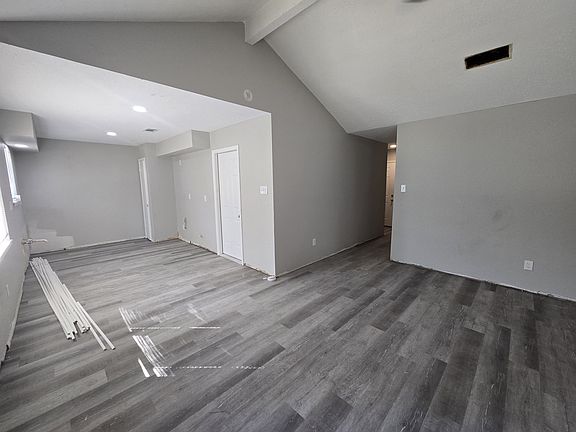 4th image of 1402 Center St