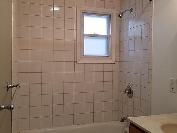 5th image of 1123 Pine Ave NW