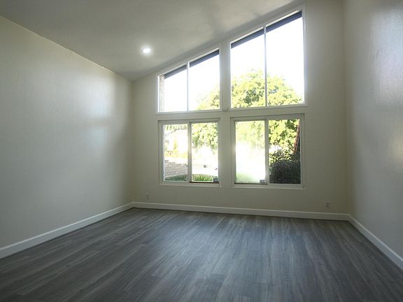 Livingroom with fireplace