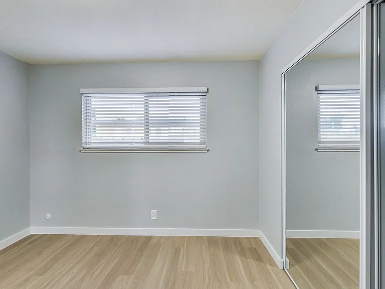 281 MACARTHUR Blvd — Photo 11