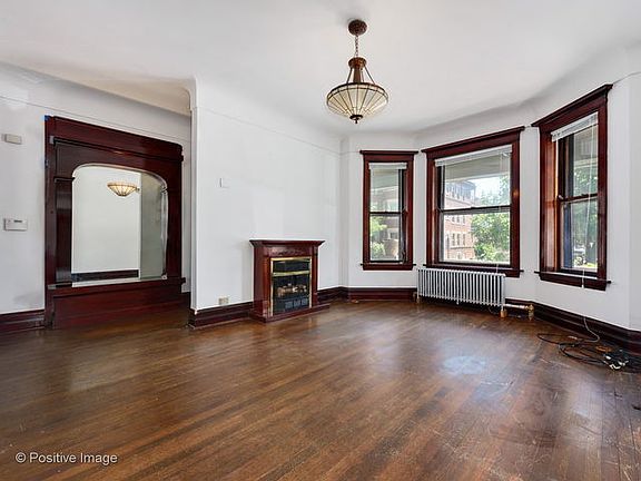 4th image of 1032 W Diversey Pkwy #1