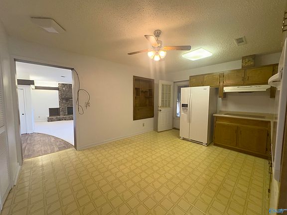 4th image of 3905 Ashland Dr SW