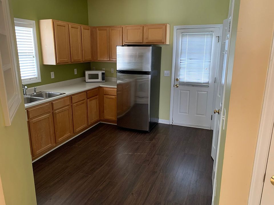 2nd image of 401 Misty Groves Cir