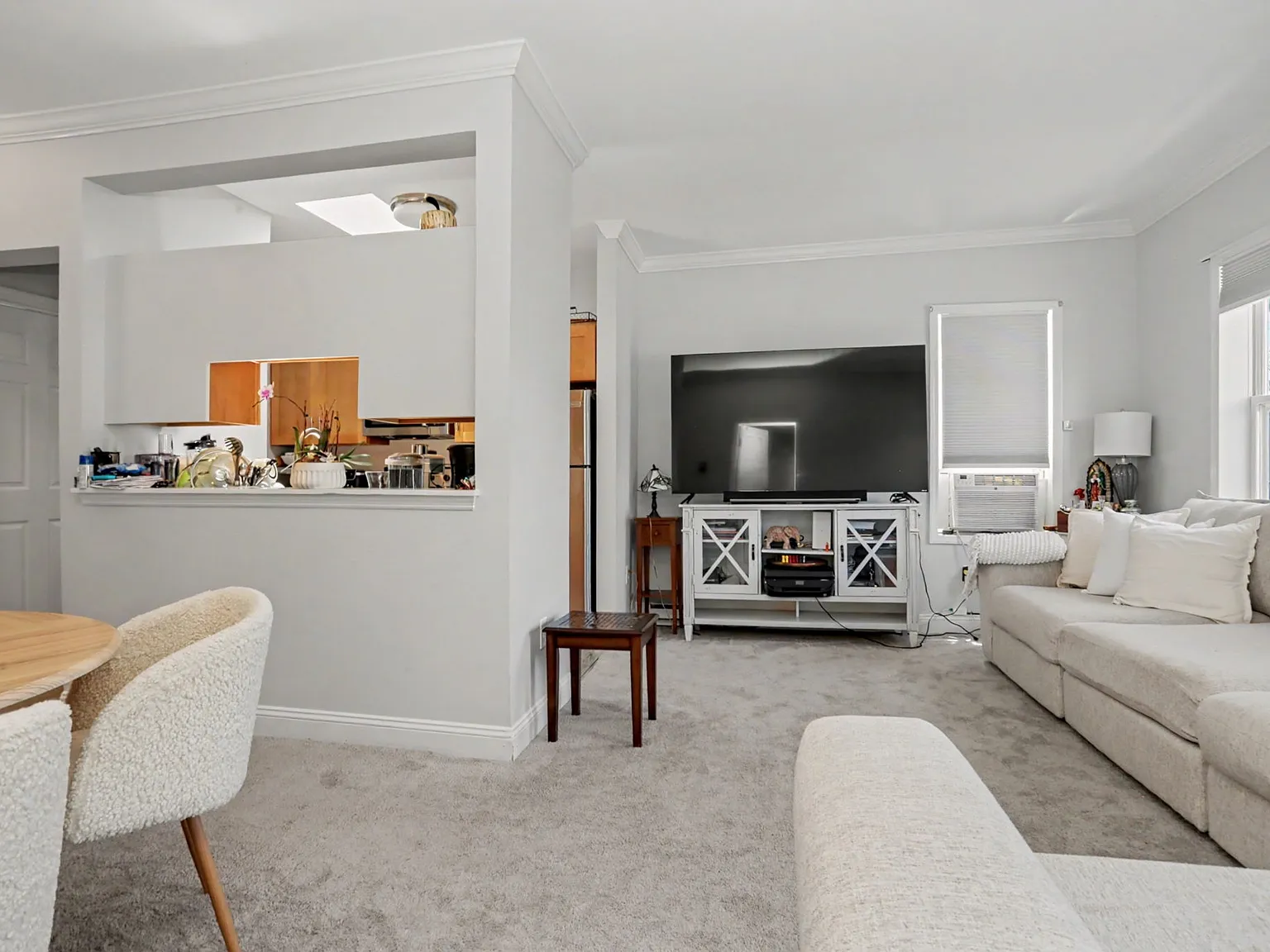 3 bed, 900 sqft, $3,200 — Photo 1