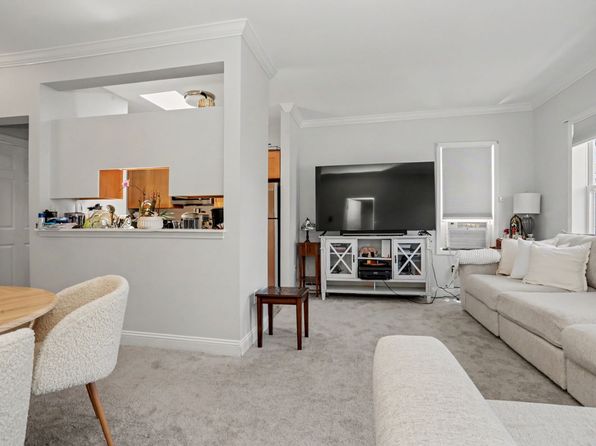 2 S New St #3