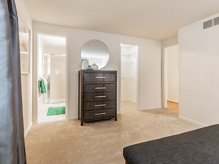 Spring Hill Apartments & Townhomes — Photo 16