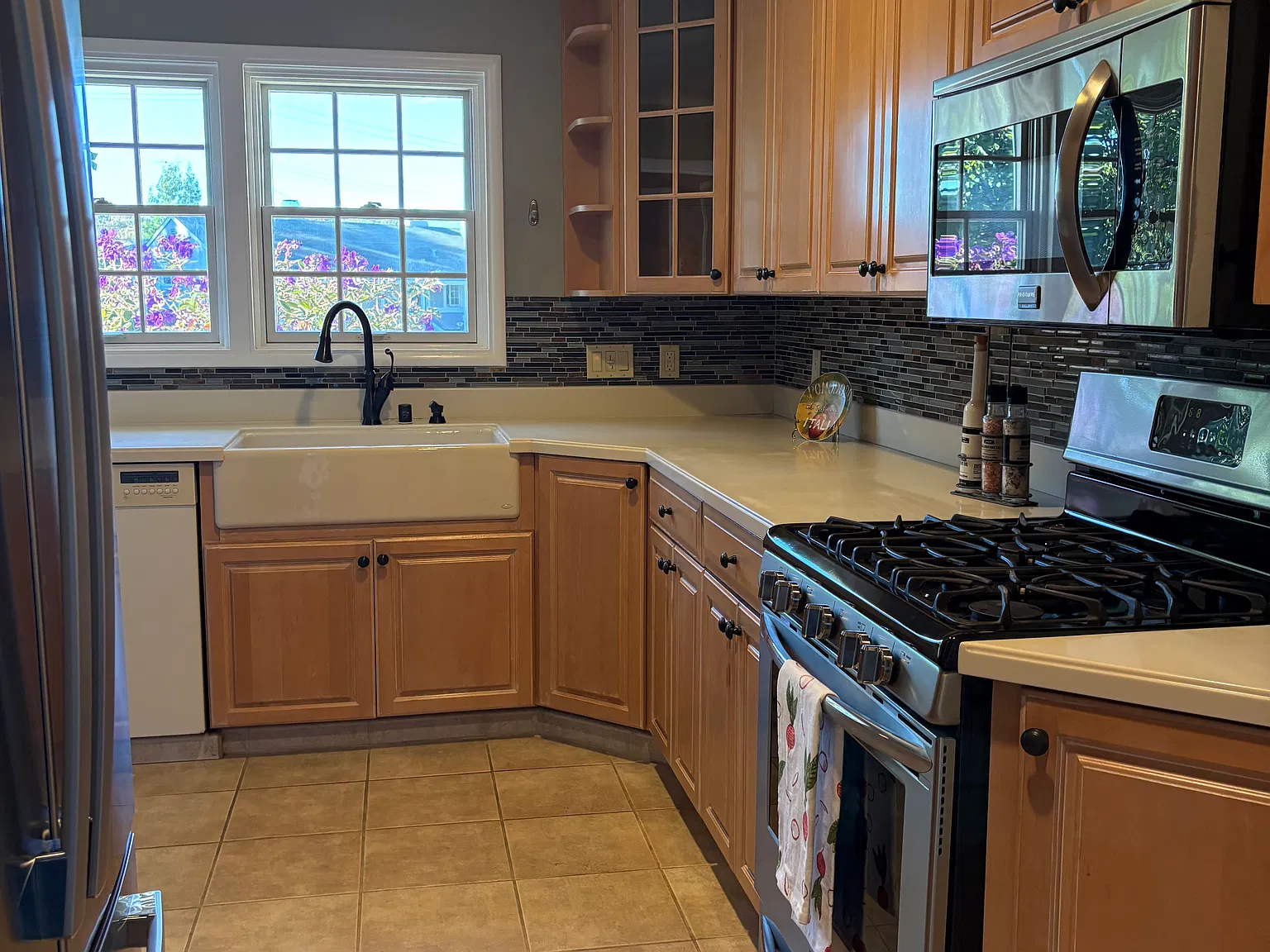 4 bed, 1690 sqft, $7,750 — Photo 3