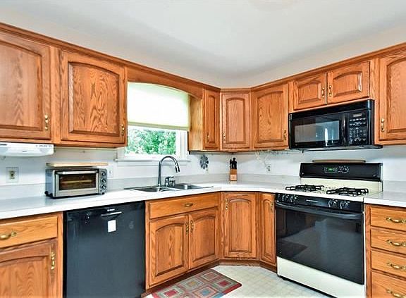 2nd image of 297 Newport Ave