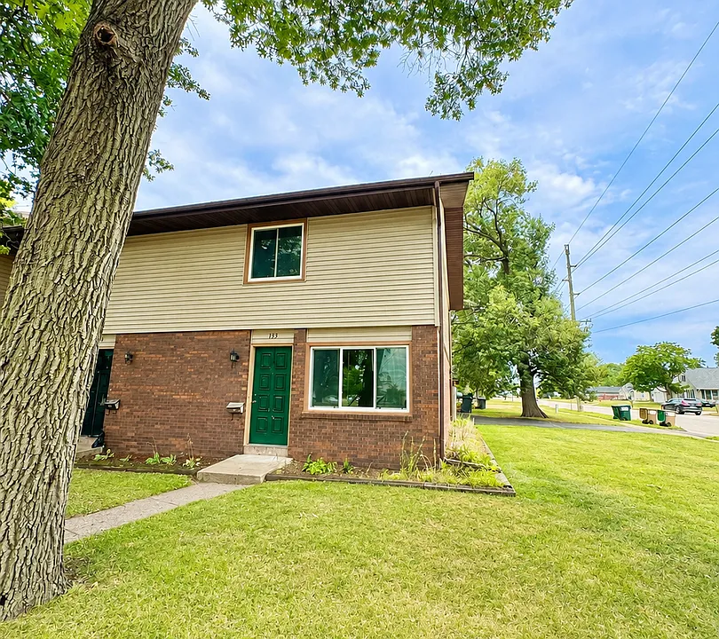 135-145 N Willson Dr