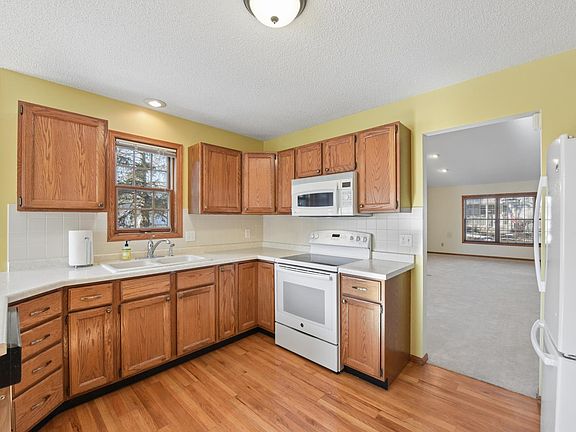 4th image of 1261 Pond View Ln