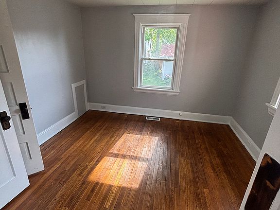 5th image of 3554 Zumstein Ave #1