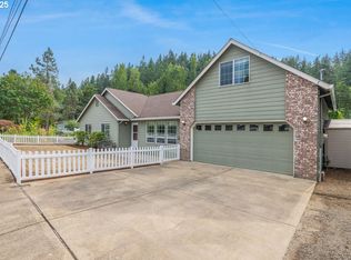 1110 Madison St, Silverton, OR 97381
