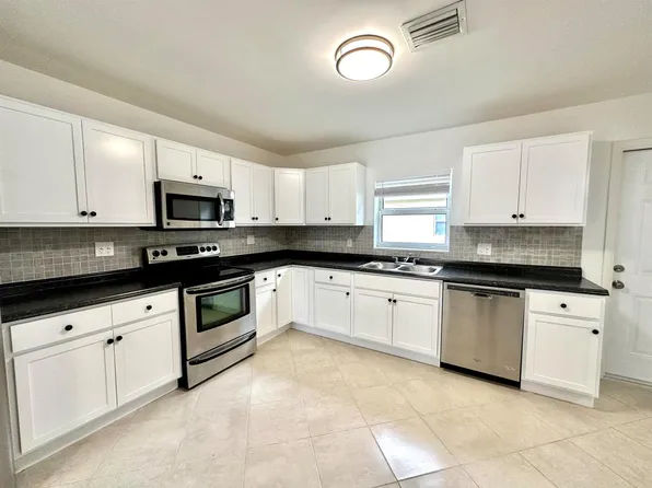 10134 Plant Dr, Palm Beach Gardens, FL 33410