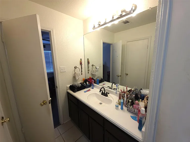 1600 Hollow Tree Blvd — Photo 9
