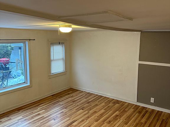 3rd image of 27 Central Park Ave Unit 4