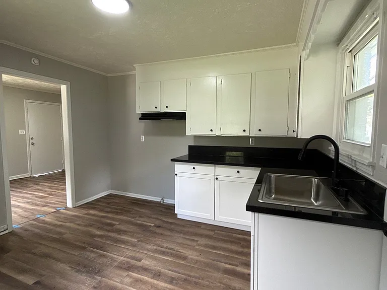 916 Monroe Ave #1 — Photo 4