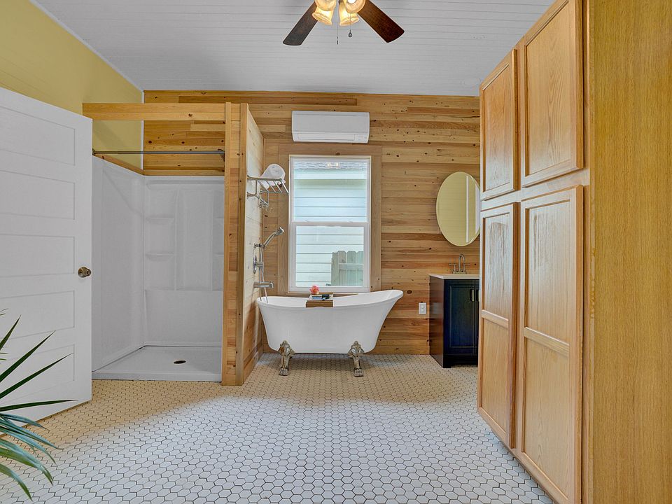 1st image of 1505 W Garden St #2