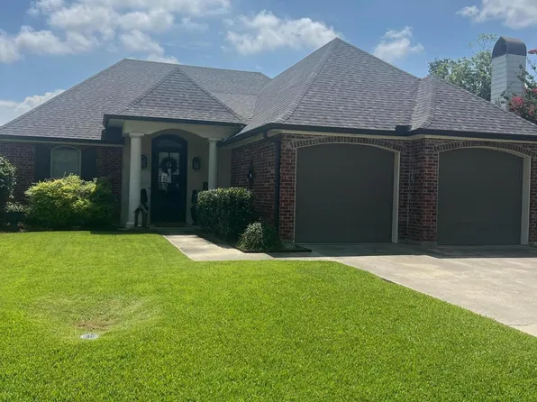 17 Silver Cedar Ct, Youngsville, LA 70592
