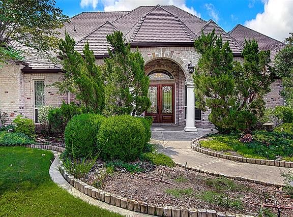 2nd image of 524 Oak Leaf Ct