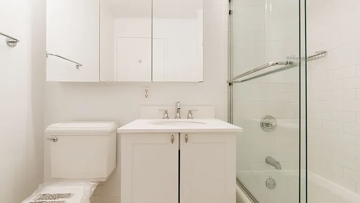 Rented by Realty Trends Corp | media 8