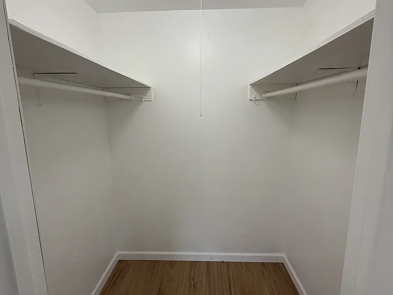 910 E Tulare Ave — Photo 19
