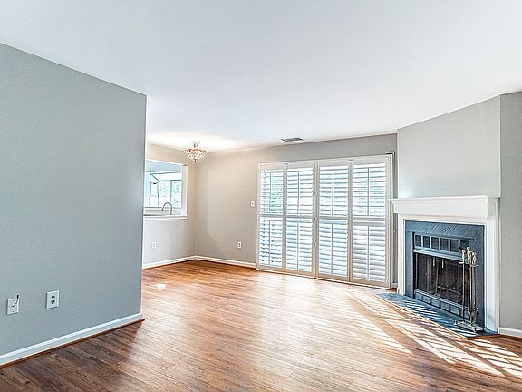 3rd image of 2588-B S Arlington Mill Dr APT 2