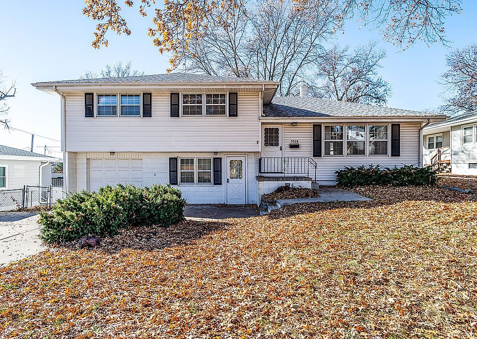 1st image of 3028 S 48th Ave